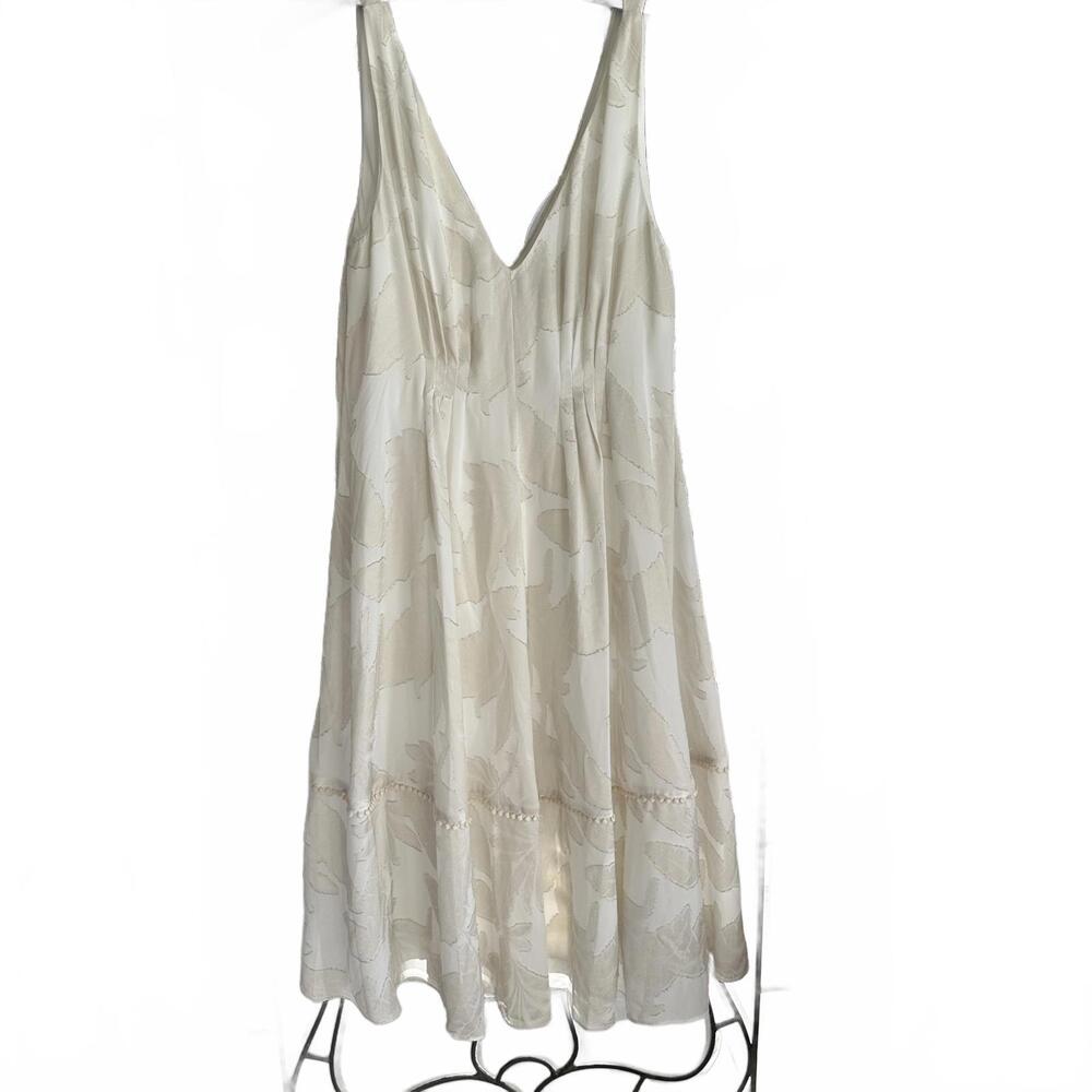 NWT Ann Taylor Women's Cream  V Neck Pleated Tonal Leaf Print Midi Dress, Size 6